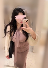 橙橙  160/64/G/26歲 豐滿型女神代表 身材飽滿一手掌不住的豪乳 氣質成熟 眼神魅惑 走