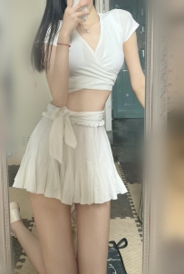 #氣質美腿女神  楊寶 165cm/45kg/B杯/20歲 氣質大長腿 小蠻腰 白皙肌膚 絕美組合 💬