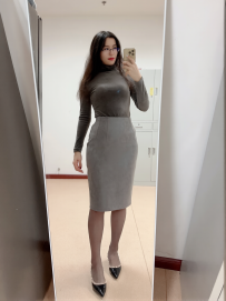 冷豔系女老師｜禁慾表面下的野性慾望 高挑冷美人，大胸、長腿、成熟魅力無法忽視🔥 你