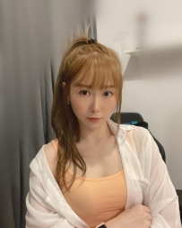 蓉蓉 164cm D奶 54kg 32歲 饑渴空虛的人妻隨時可約，床上超會夾緊 她的豐潤翹臀扭動，