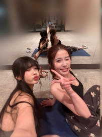 一龍雙鳳 限定組合 兩位正妹是瑜伽好友唷 身體柔軟度非常高   各種姿勢不在話下 機緣