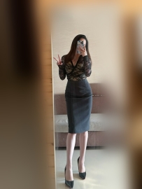 #40歲退役空姐兼職  貝貝：167cm/D-E奶/49kg/40歲  高挑大奶長腿辣妹，服務超級騷