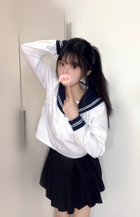 小芝：156/B-C/43kg/18歲  #嬌小蘿莉型 #喜歡cosplay~