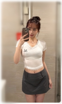 紫嫻 160.46.C.24歲 俏皮溫柔型 皮膚白皙   臉蛋清純可愛 完美身材比例  喜歡高顔值可