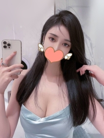 新妹報班 Q比 168 48 D 23歲  #網美  正妹兼職啦  細長的美腿 加上纖細的腰身