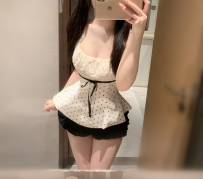 夢鹿 160cm/Ccup/47kg/19歲   身材玲瓏有致的小隻馬外型性感中帶點俏皮 笑容甜美又勾