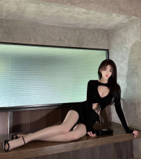汐蜜  172cm  D奶  48kg   24歲 #T台模特 高挑氣質美腿美顔她都有 甜美正妹 微微一笑