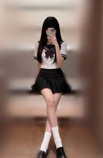 若若 158cm/44kg/Ccup/19歲  年輕嫩妹 身材誘人 白虎粉嫩穴  清純可愛又帶點反差 想試