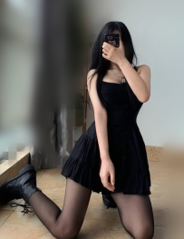 高挑熱辣美櫃姐，文靜貌美身材香，身上帶著淡淡誘人芳香
