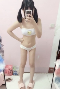 高雄小隻馬白虎外送茶 小丫  152cm/B/19歲 有過一次性經驗