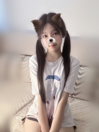 小葵是一位甜美羞澀、清新誘人的學生妹。  她身材勻稱，外貌甜美