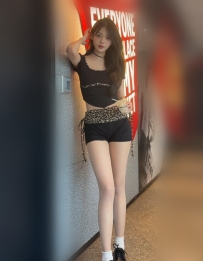 高挑清純學生妹 喜歡大長腿的 即可預約 可萌萌 166 47kg C杯 20歲 喜歡有FU 的大哥哥