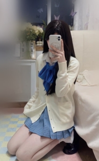 悠悠 153cm 39kg B罩杯 18歲  小巧可愛的身材，讓你忍不住想要靠近