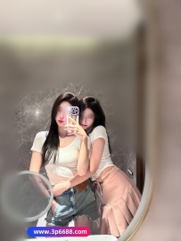 雙胞胎姐妹來啦  猜猜誰是姐姐 誰是妹妹 雙胞胎姐妹宿命般的默契  她們的感情無需多言