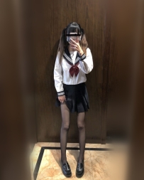 樂瑤 155cm/B+cup/44kg/20歲 #嬌小清純 樂瑤沒什麼經驗.穴穴很緊 超敏感.很害羞.只要