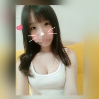 小莫，160cm / 46kg / C杯 / 20歲  甜美可愛系，如同棉花糖般軟萌可人，粉嫩肌膚讓人