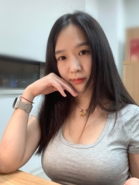 芯寧 160cm / 47kg / E杯/29歲 大眼清秀甜美的女孩 看起來純真乖巧，實際上口技細膩又
