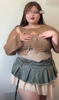 小恩  165  F  80kg   25歲  甜美可愛大奶妹妹 床上技術一流