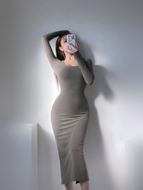 慕妍 170cm F奶 50kg 27歲 職業：模特  短期兼職 狂野高挑大奶白虎妹 擅長艷舞 極品小