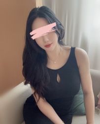 婉蓉 / 161cm / 49kg / D杯 / 33歲 豐潤美腿纖腰成熟女 床上激烈上下套動  深喉輕壓更