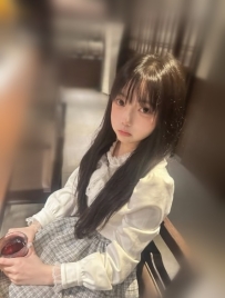 妃妃 155cm.B奶.42.19歲 皮膚白皙 嫩穴很敏感粉嫩 易濕 經驗較少 第一次下海