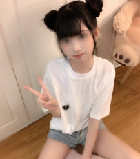 寧珂 155 44 B 19歲   特點：平胸小隻馬  不吸煙  不喝酒 很乖巧