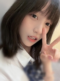 芯芯  160cm/44kg/Bcup/22歲  很樸素漂亮的一個女生  臉蛋清秀 愛笑