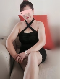 麗莎 162cm/55/F/38歲 高挑騷女神 奶大屁股翹 節奏一快她就全身顫抖  喊著要你繼續幹