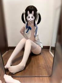 小米 152cm/40kg/Bcup/19歲 嬌小蘿莉身材  只有152公分剛剛好抱起來 皮膚白嫩得像牛奶