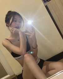 #ck內衣女神 小潔 160.C.43kg.23歲 甜酷可愛系妹子 笑起來像陽光一樣燦爛  卻在床上變