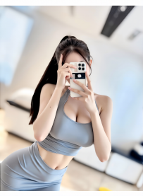 奶昔 165cm-50kg-Ecup-25歲 健身房女教練 高挑緊實 身材火辣   翹臀長腿 腹肌若隱若現