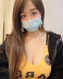 巨乳正妹欣洋 地心引力超強大 性感背心造型深溝好長！ 正妹欣洋是臉蛋甜 身材非常兇猛
