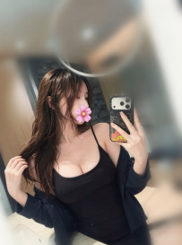 球球 163cm・48kg・E奶・28歲 皮膚白 撞起來超舒服 敏感多汁 喜歡被玩弄小潮穴的那種