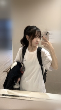 #學生妹兼職 心潔 157.44kg.B.18歲  單純的高中生 因家庭變故面臨退學危機  為了不放