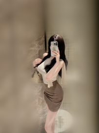 美樂絲 170.48.E.23歲 高挑車模 兼職外拍模特  喜歡高顔值高挑類型 的女生可以選擇她