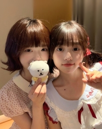茉茉 157cm.C奶.44kg.19歲 樂樂 155cm.B奶.43kg.20歲 超嫩雙飛好閨蜜！！！3P 多人運